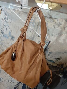 NICOLI Tan Knot-Handle Shoulder Bag